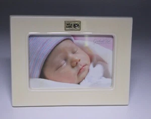 "IT'S A GIRL" CERAMIC PHOTO PICTURE FRAME 4" X 6" IMPRESSIONS GRASSLANDS ROAD - Picture 1 of 4