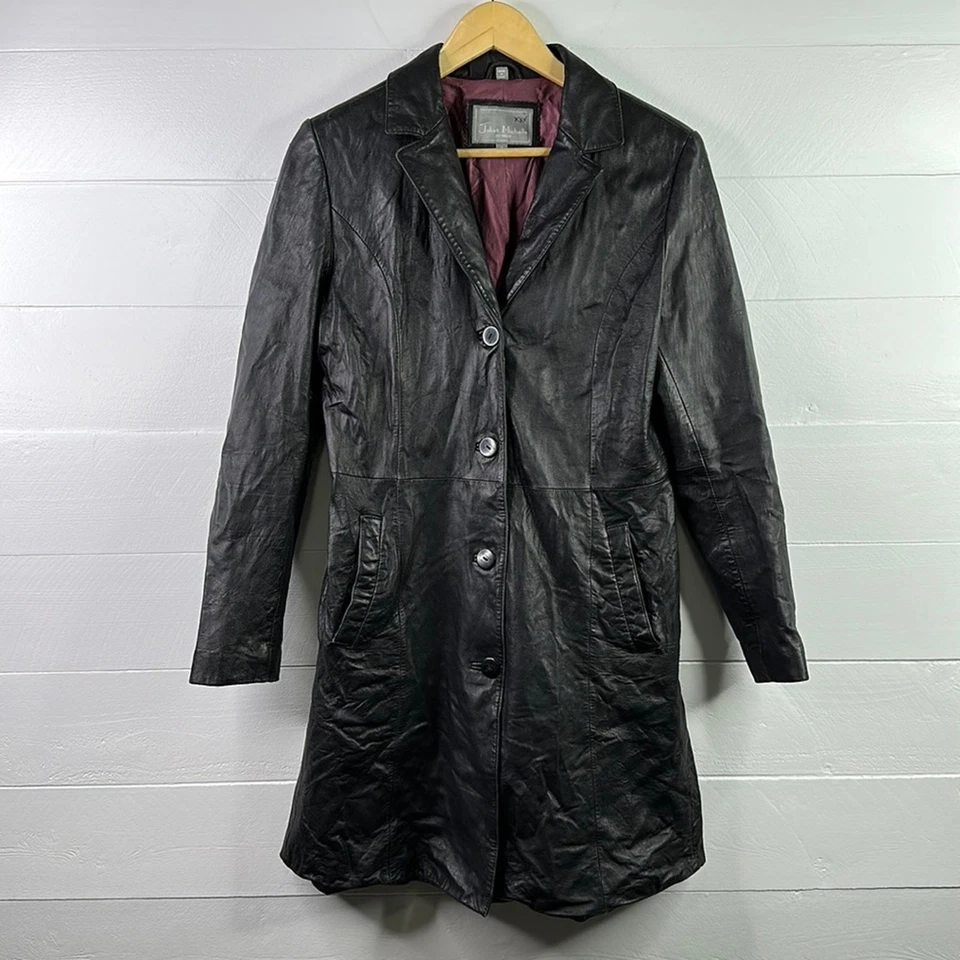 Chaqueta Blazer Larga JULIET MICHELLE BY ADLER Cuero Negro Abotonada Talla Pequeña Foto 1 de 4