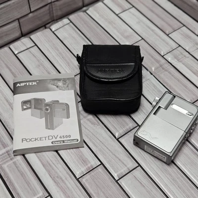 Cámara digital de mano vintage 4X Aiptek DV4500 DUO-V25 estuche y libro solo piezas Foto 1 de 4