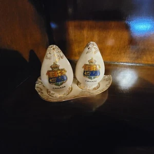 Vintage Salt & Pepper Shaker With Plate Bullet Egg Gold Canada Made in England - Picture 1 of 9