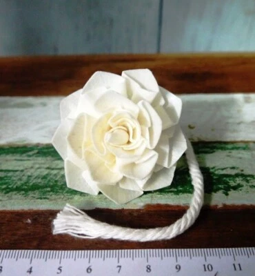15 Dahlia Sola Wood Diffuser Flowers 5 cm Dia. with Cotton Rope. for Decorate - Image 1 of 2