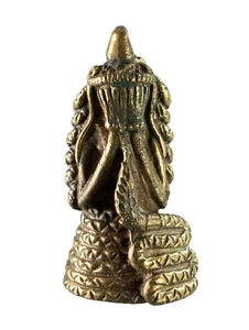 Statuette Phra Pidta Serpent Naga Amulette Thailande Bouddha  yeux cachés  -6280 - Picture 1 of 7