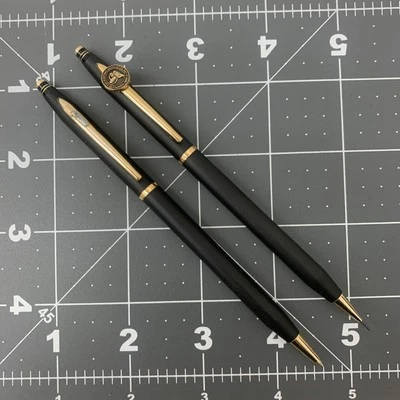 Conjunto de caneta esferográfica e lápis mecânico vintage feito nos EUA preto e dourado - Imagem 1 de 4