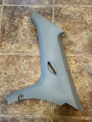 Honda Accord ПРАВЫЙ (PASS) C-Pillar задний серый седан 4DR CB7 1990-1993 - Изображение 1 из 4