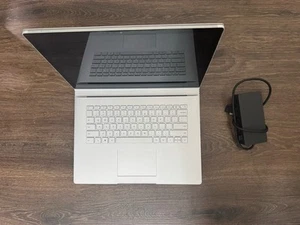 Microsoft Surface Book 2 15" – (GTX 1060 / 16GB RAM / 256GB SSD / i7-8650U) - Imagen 1 de 8