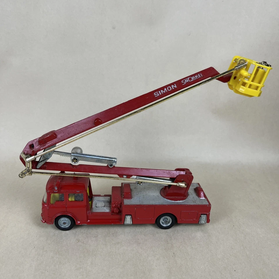 Vintage Corgi 1127 Major Toys Simon Snorkel Fire Engine Diecast Collectable Toy - Image 1 of 4