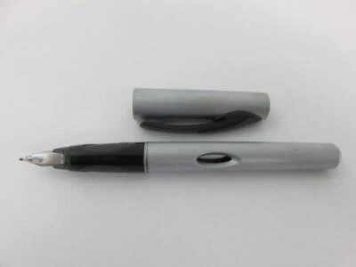 Pluma Estilográfica Pelikan Vintage Alemania Gris Mate Tinta Ventana Borde Negro Foto 1 de 4