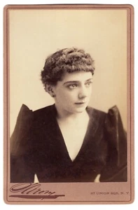 UNIDENTIFIED ACTRESS OR SOCIETY WOMAN : NEW YORK CITY : NAPOLEON SARONY - Picture 1 of 3