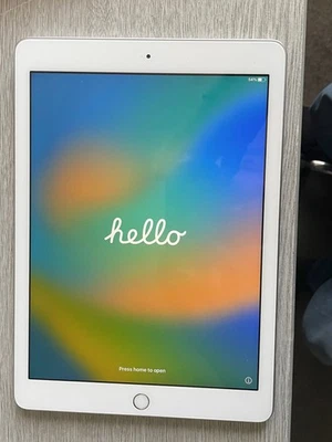 ipad  5th generation 128gb - Image 1 of 2