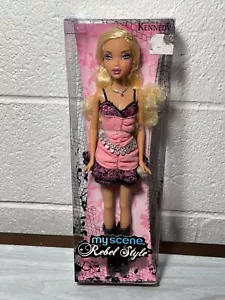 Barbie My Scene Kennedy 2006 muñeca estilo rebelde rosa con volantes vestido con cinturón raro - Imagen 1 de 5