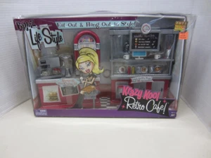 2004 MGA Bratz Life Style KRAZY KOOL RETRO CAFE Playset NRFB New - Picture 1 of 6