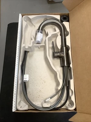 Grifo de cocina Delta bar/preparación extraíble negro inoxidable. 9959-KSLS-DST S1 $349 Foto 1 de 4