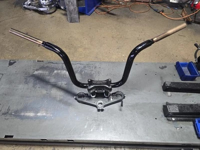 Harley-Davidson Road Glide 2025 OEM manillar y triple conjunto de abrazadera de árbol Foto 1 de 2