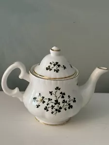 Vintage Sheltonian Bone China Kleeblatt Teekanne England 4,5" - Bild 1 von 9