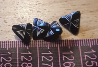 4x Black Triangle shaped Grass 10mm shanked  buttons (44) - Image 1 of 3