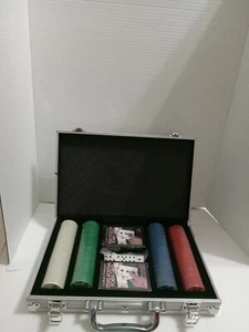 Cardinal's Texas Hold 'Em Tournament Poker Set With Metal Carry Case - Picture 1 of 17