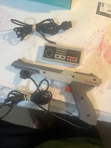 Vintage Nintendo Zapper And NES Controller and 2 Gamers Tek Controller - Picture 1 of 11