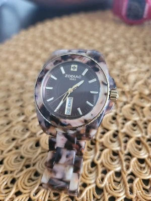 Raro Reloj ZODIAC 1882 ZS5550 Damas Caparazón de Tortuga WR 330’  Foto 1 de 4