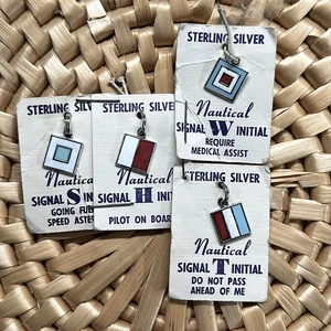 4 Vintage 1960er Sterling Maritim Segeln Signal Flagge Charms "S" "W" "H" "T" - Bild 1 von 5