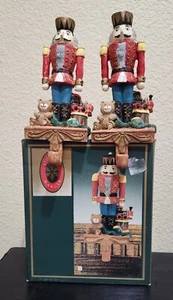 VINTAGE SELTENER NUSSKNACKER ZUG BÄREN STRUMPFHALTER FERIEN TRADITIONEN 2ER SET - Bild 1 von 8