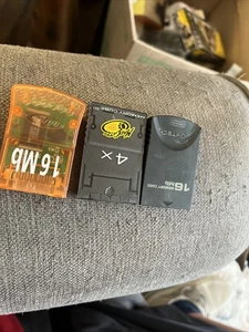 Mad Catz Lot 3 Gamecube Memory Cards Orange & Black Look 16mb - Bild 1 von 2