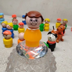 Rare 1990 FISHER-PRICE Little People Original Orange Girl w/ Collar & Glasses - Picture 1 of 4
