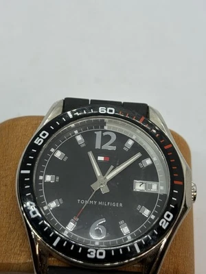 Tommy Hilfiger Hombre Carro Esfera Negra Correa Silicona TH.01.1.370897 Batería Nueva Foto 1 de 4