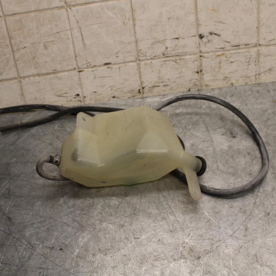 2007 Suzuki Boulevard M50 GARRAFA RESERVATÓRIO TANQUE DE ÁGUA REFRIGERANTE 17910-48G00 BB537 - Imagem 1 de 4