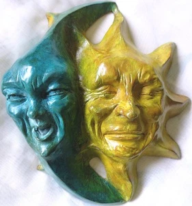 Sonne und Mond Volkskunst Wandskulptur, Handarbeit Steinguss Original von Claybraven - Bild 1 von 12