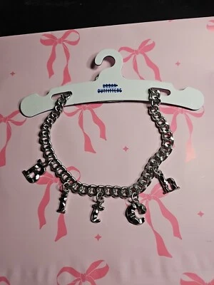 Colar feminino Urban Outfitters BITCH novo com etiquetas $34 Silvertone - Imagem 1 de 4