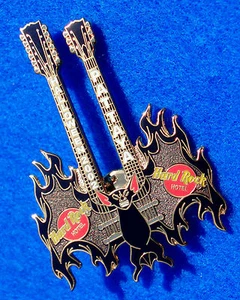 PATTAYA HOTEL HALLOWEEN VAMPIRE BAT WINGS RED EYES 02 GUITAR Hard Rock Cafe PIN - Picture 1 of 1