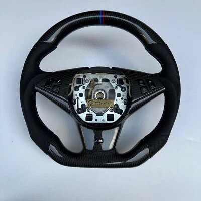 Volante de fibra de carbono real personalizado para BMW M5 2006 con palancas de cambio Foto 1 de 4