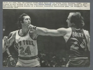 Classic Rick Barry Punches Bill Bradley Knicks Original 75 8x10 Press Wire Photo - Picture 1 of 2