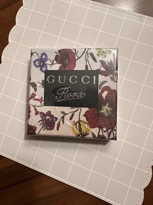 Auténtico Nuevo Espejo Compacto GUCCI FLORA Plateado con Caja - Diseño en Relieve Floral Foto 1 de 3