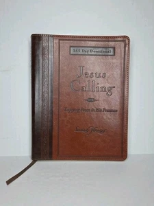 Jesus Calling by Sarah Young Leather Bound 365 Day Devotional Enjoying Peace - Foto 1 di 7