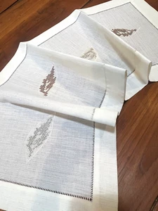 Table Top Topper Runner Needlepoint Metalic Embroidered Ivory Arlette Hand Made - Picture 1 of 10
