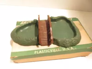 PLASTICVILLE POST-WAR BL-2 BRIDGE AND POND - BOXED - 0/027 - VG - H12A - Picture 1 of 3