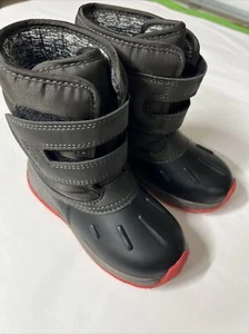 CARTER’s Light Up Soles, Easy On/Off Toddlers Black Snow Boots Size 11 - Picture 1 of 6