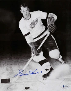 FOTO FIRMATA GORDIE HOWE AUTOGRAFATA 11x14 DETROIT ALI ROSSE LEGGENDA BECKETT BAS - Foto 1 di 3