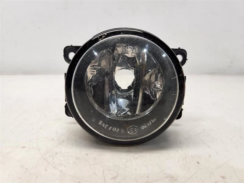 Luz antiniebla derecha Nissan Frontier 2005-09 pasajero - sin parachoques cromado Foto 1 de 4