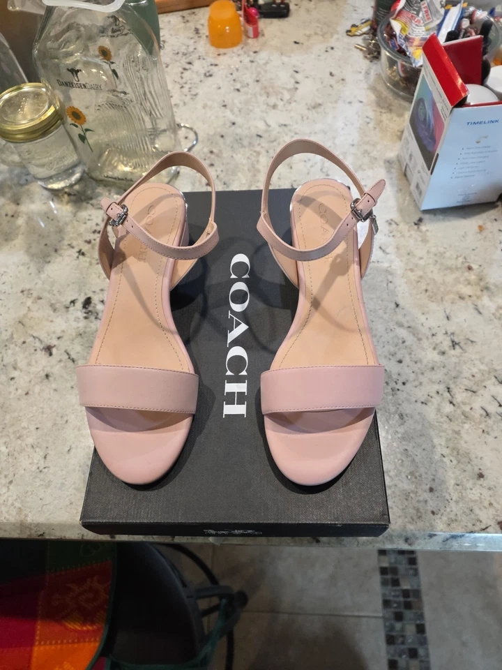 Sandalia Coach para mujer 8,5 Ida 35 de cuero con caja, flor AOM Foto 1 de 4