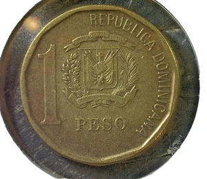 WORLD COIN SALE--2008 DOMINICAN REPUBLIC--1 PESO BRASS PLATED COIN KM# 80a - Picture 1 of 3