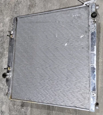 2005-2007 Ford F250 Super Duty Radiator (6.0L, Diesel); Aluminum, Slightly Bent. Foto 1 de 4