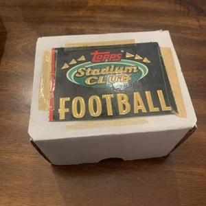 1993 Topped Stadium Club Football Cards Box - Picture 1 of 3