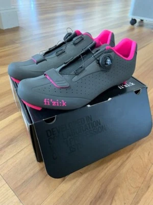 Zapato de ciclismo para mujer Fizik R5 talla 43 antracita/rosa Foto 1 de 4
