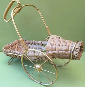 SERVEUR PORTE-BOUTEILLE DE TABLE PANIER OSIER METAL DECORÉ FORME CANON 1950 - Bild 1 von 4