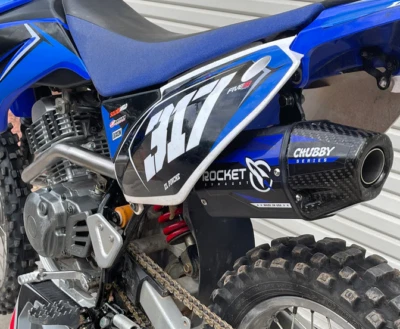 Yamaha TTR 125 2008 2009 2010 2011-2025 OEM ASIENTO COMPLETO ATORNILLADO CON CUBIERTA DE VINILO Foto 1 de 4