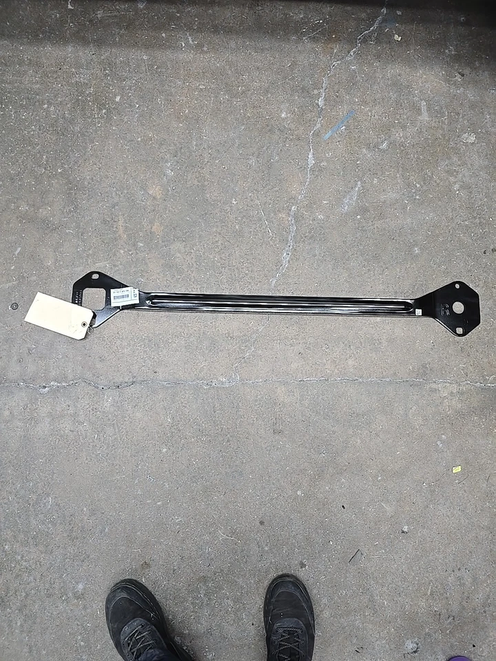 Оригинальная усиленная балка крышки бампера BMW 530i 2017-2019 годов выпуска 51127473194 17 18 19 - Изображение 1 из 4