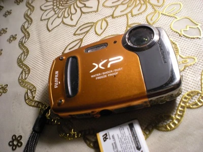Cámara digital Fujifilm FINEPIX XP50 14,0 MP 5x a prueba de agua/polvo/congelación naranja Foto 1 de 4