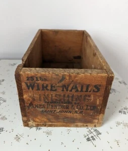 Antiguo acabado clavos caja de madera raro James Pender Saint John NB clavos de alambre - Imagen 1 de 13